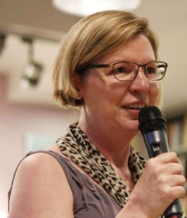 robin-reading-magmalaunch-sm